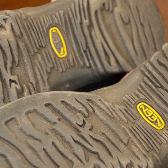 Cute Size 4 Youth Keens - Picture 6 of 7